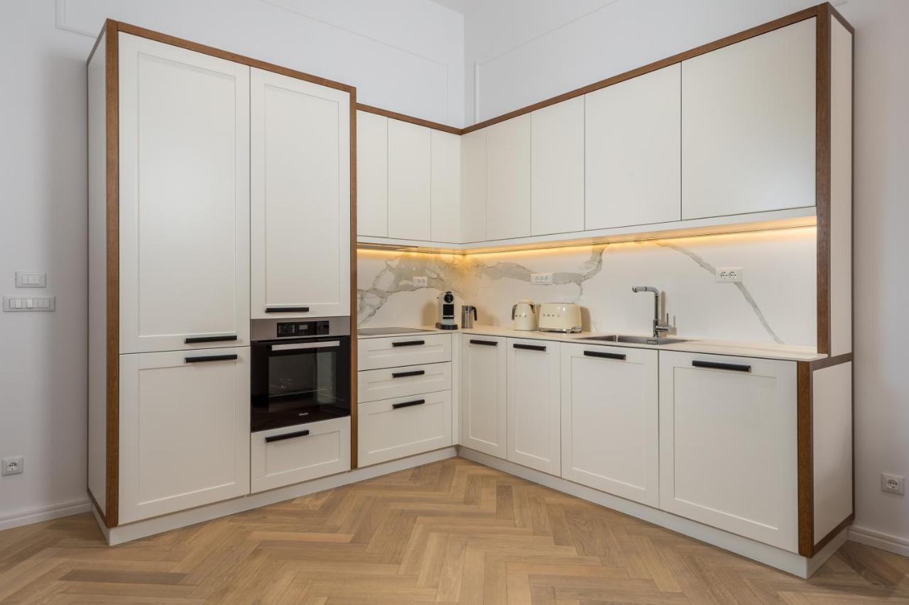 Plaza Apartments Opatija Luaran gambar